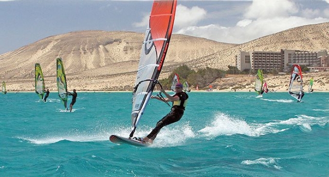  Surfen auf den Wellen 